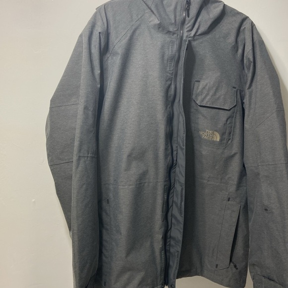 THE NORTH FACE,GREY,MEN/ HOMMES WINDBREAKER, JACKET WITH HOOD. SIZE- MEDIUM. - Picture 15 of 15